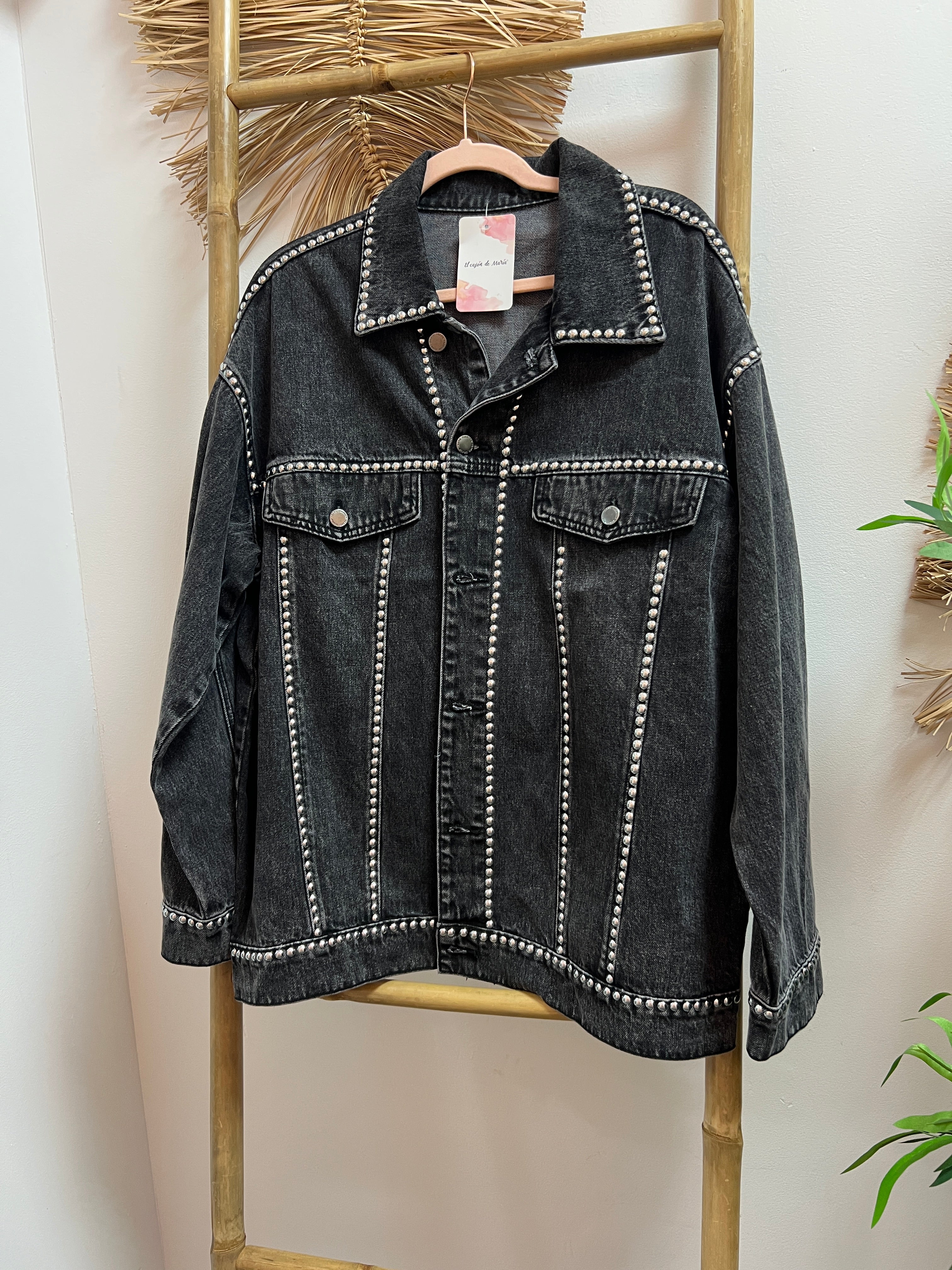 Chaqueta de tachuelas