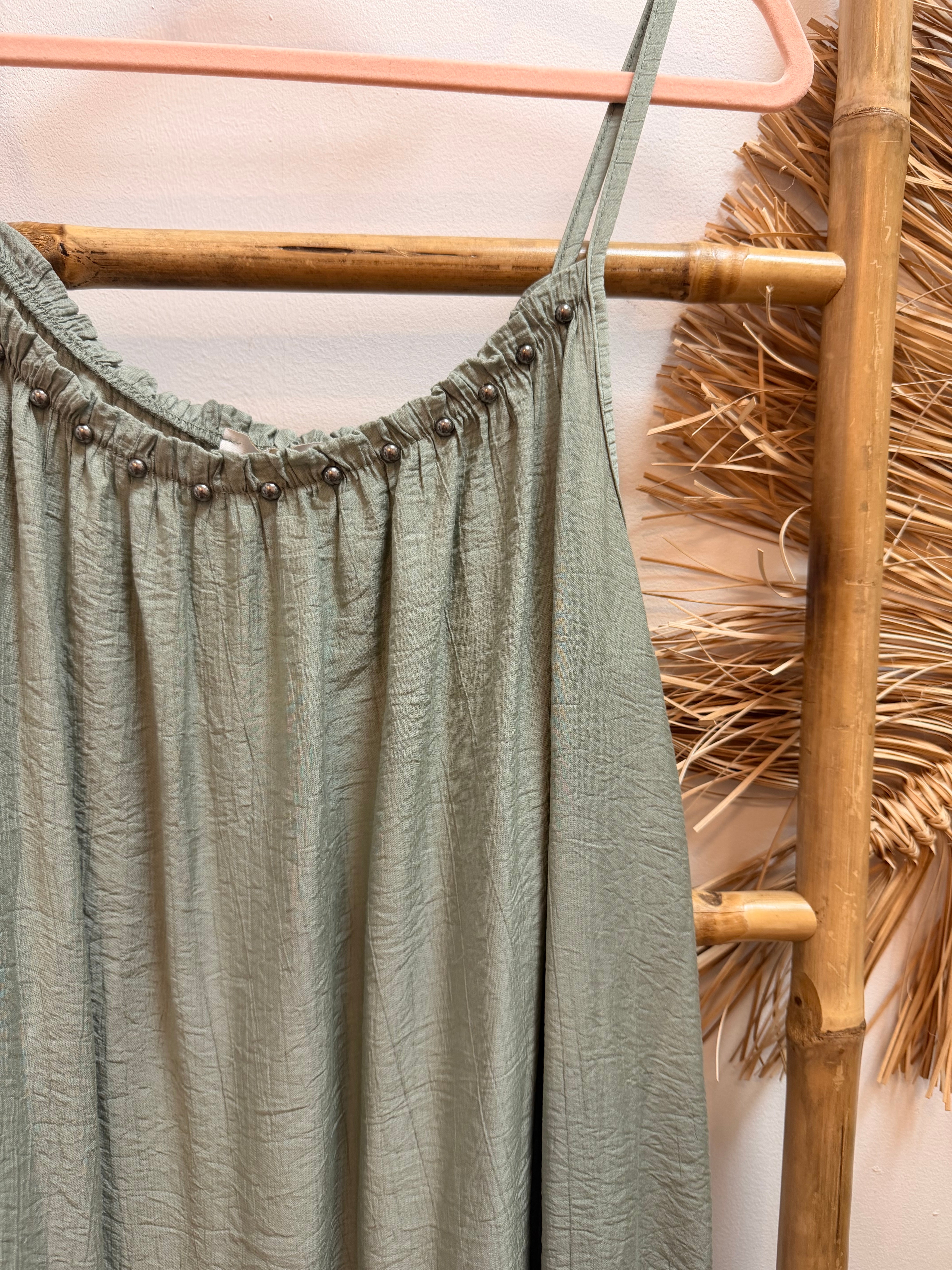 Vestido tachuelas