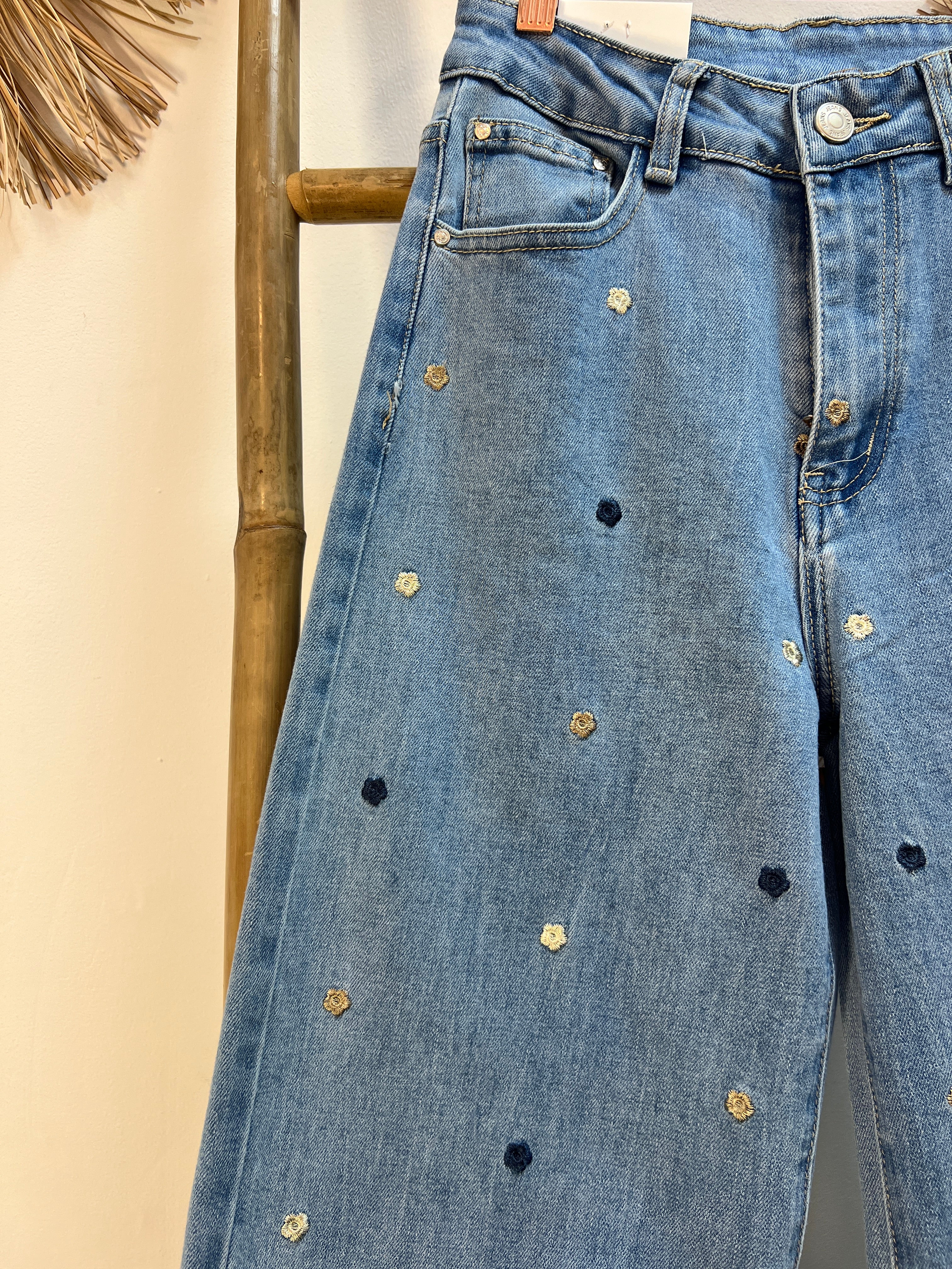 Jeans bordados florecitas
