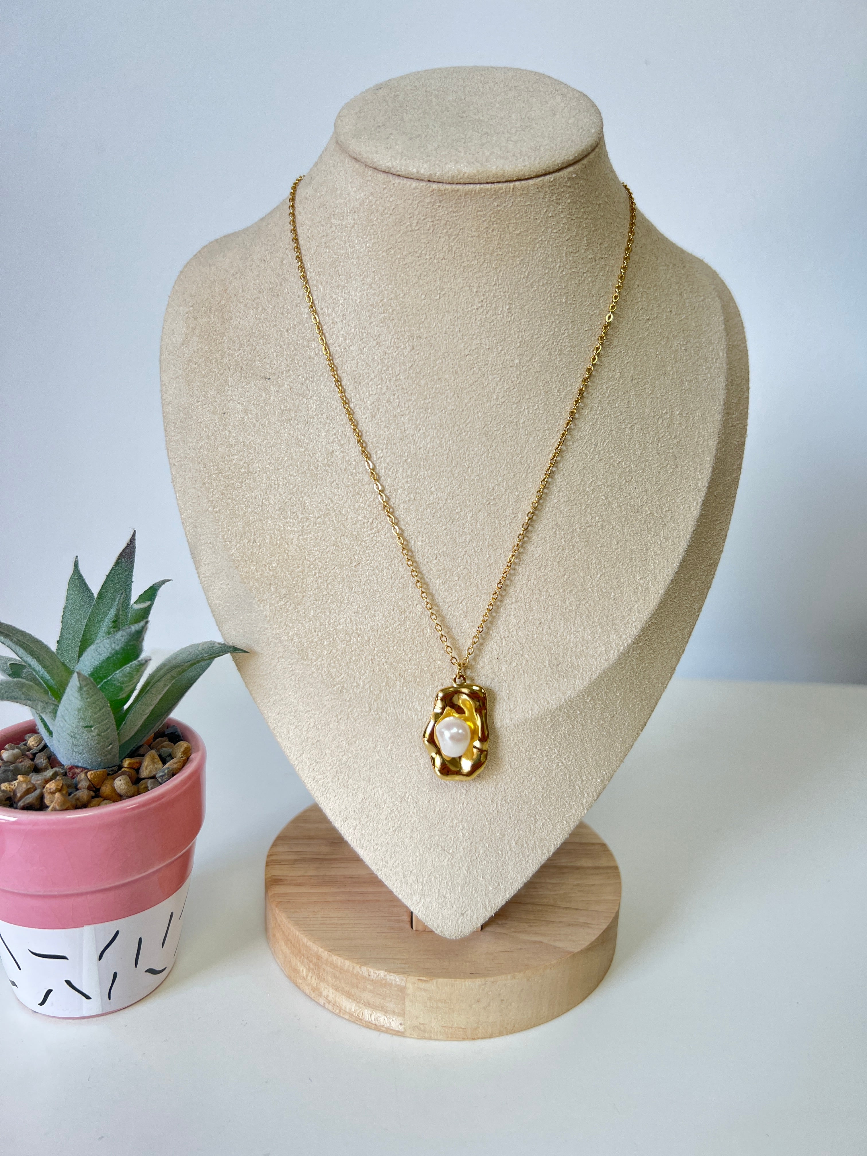 Collar piedra perla