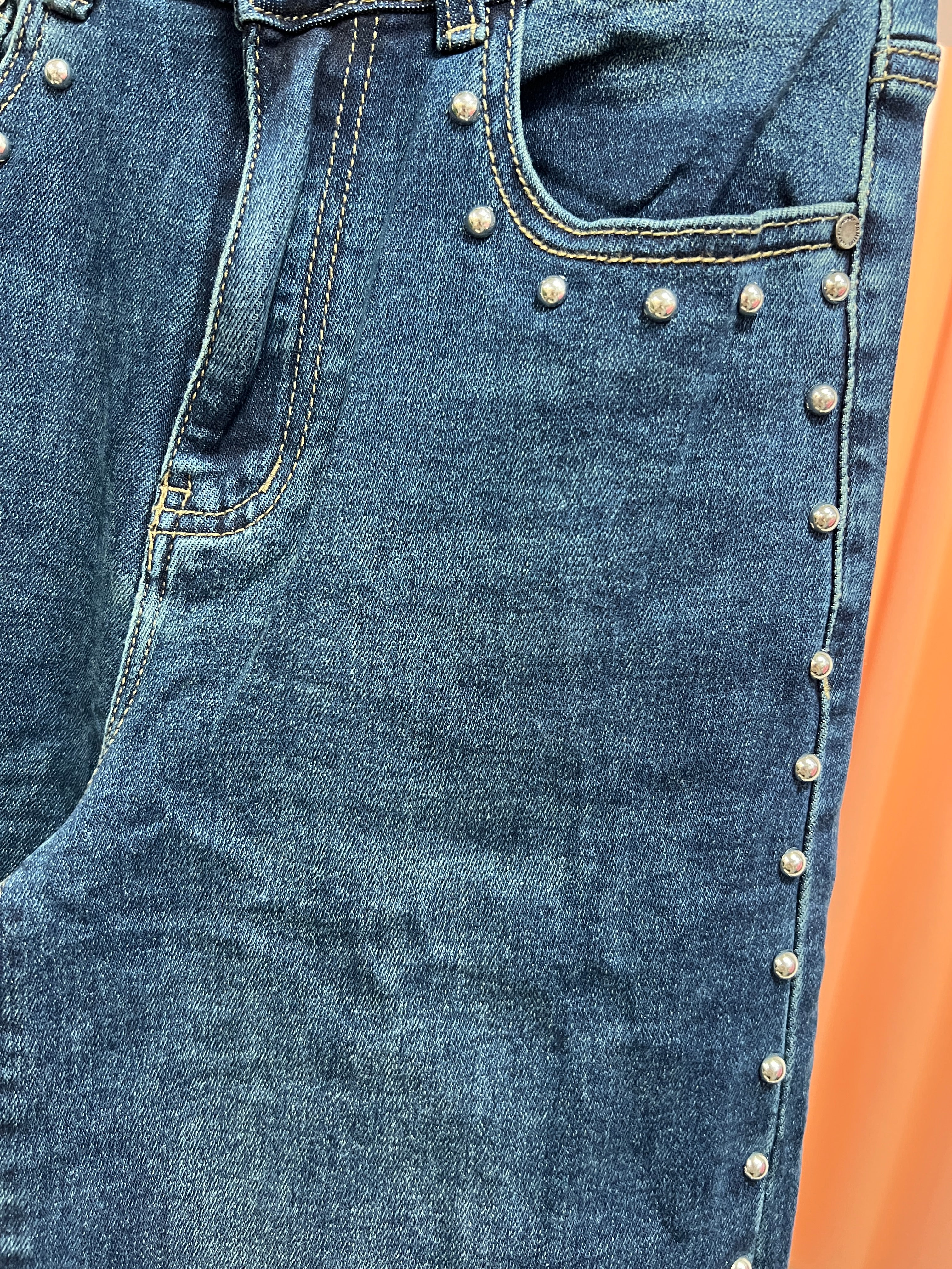 Jeans tachuelas