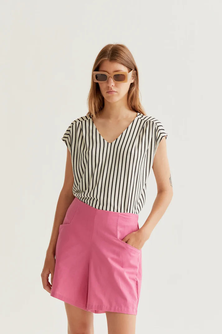 Camiseta con estampado rayas negras de Compañía Fantástica