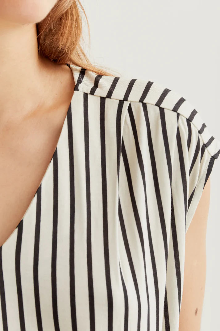 Camiseta con estampado rayas negras de Compañía Fantástica