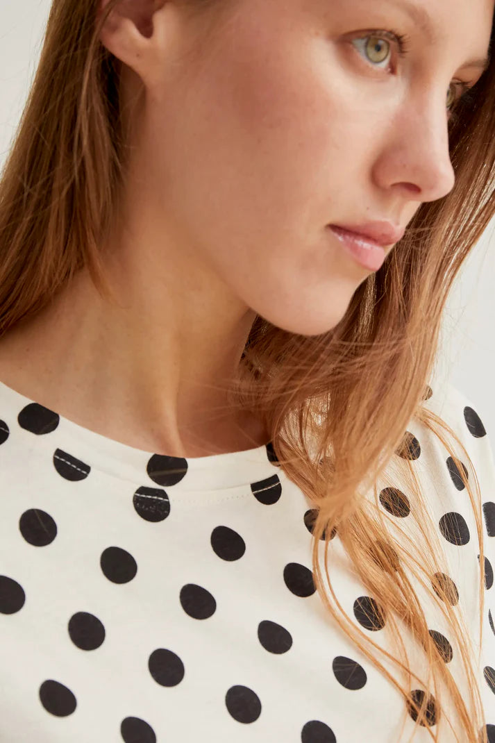 Camiseta con estamado Black Dots Compañía FantasticaFantástica