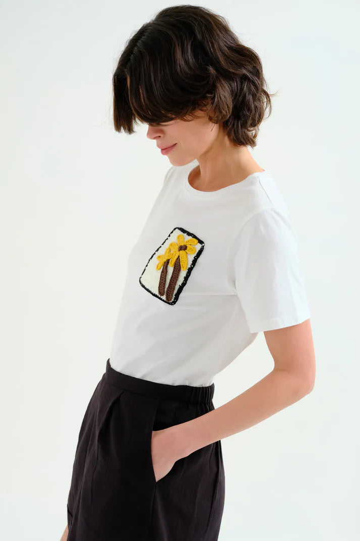 Camiseta 100% algodón con palmera bordada Compañía Fantástica