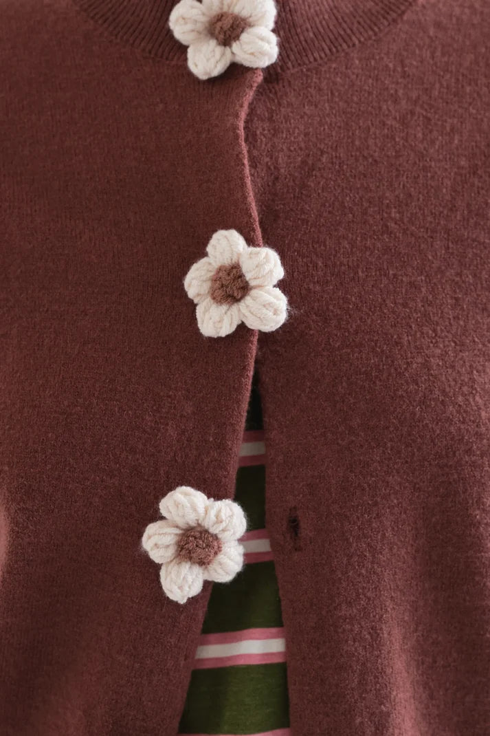 Cárdigan punto marrón con botones florales Compañía Fantástica