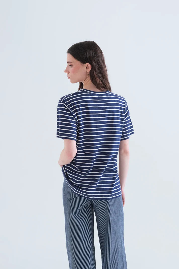 CAMISETA 100% ALGODON CON ESTAMPADO RAYAS AZUL MARINO