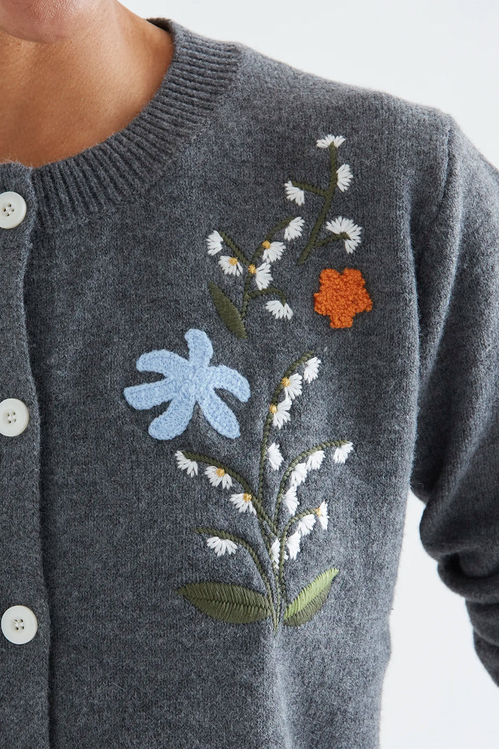 CÁRDIGAN MEZCLA LANA GRIS CON BORDADO FLORAL. (COMPAÑIA FANTASTICA)