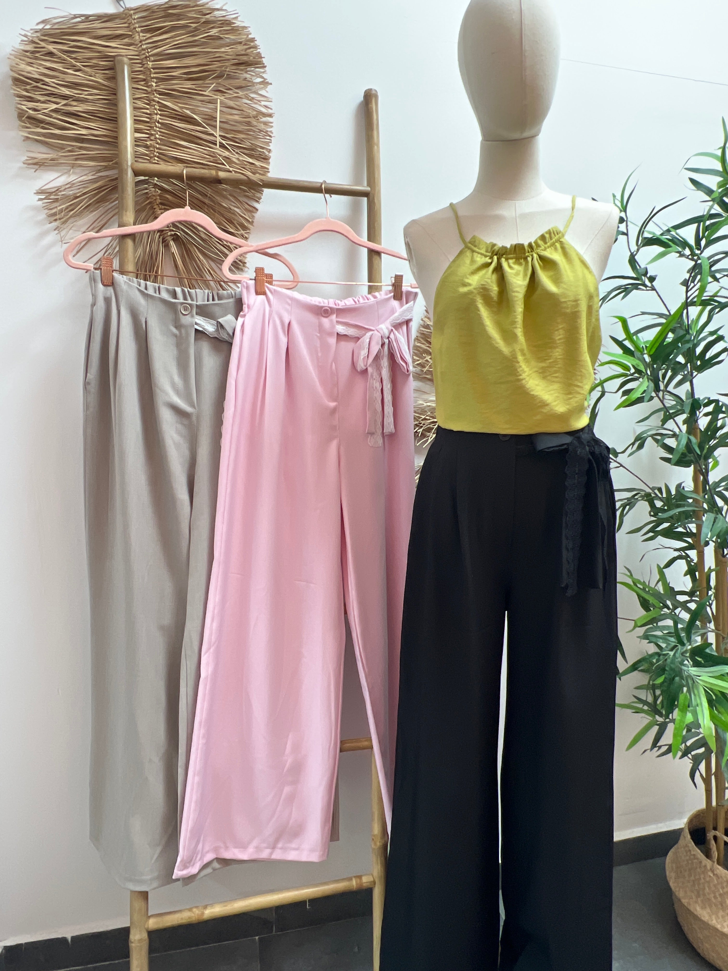 Pantalón lazado