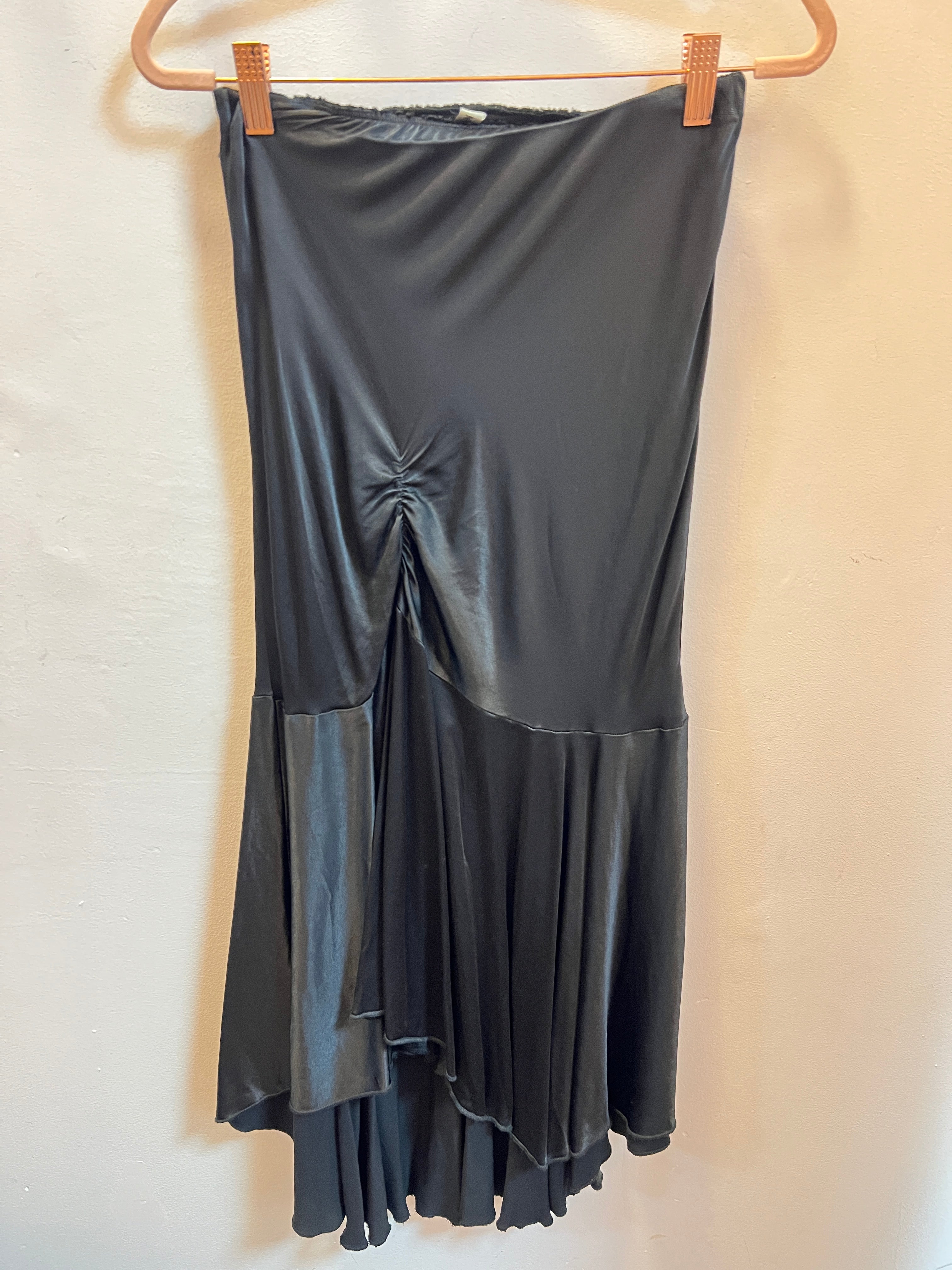 Falda satén abanico