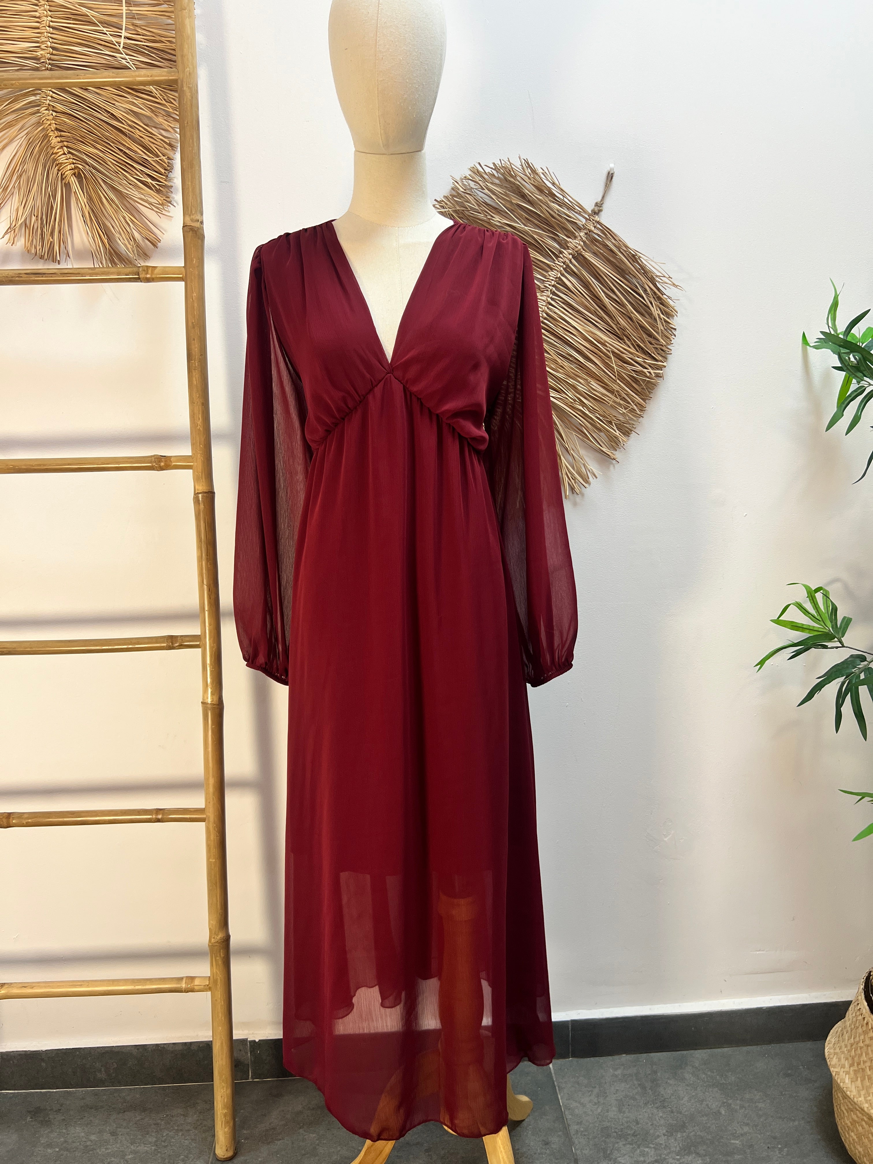 Vestido liso escote