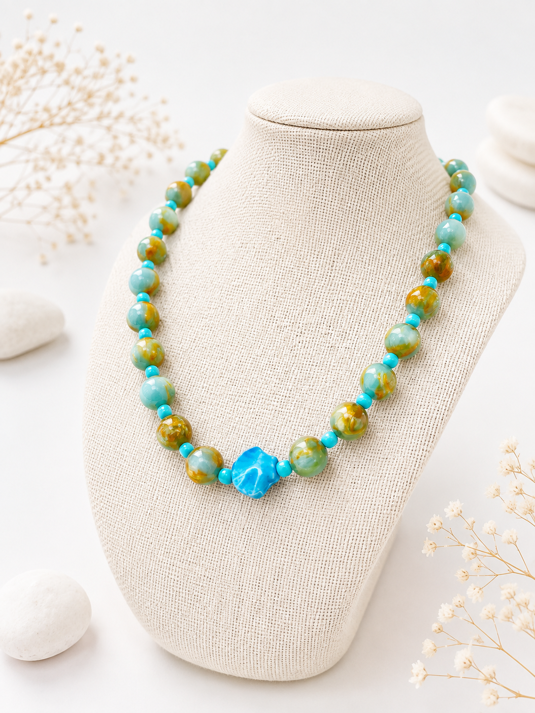 Collar piedras pez