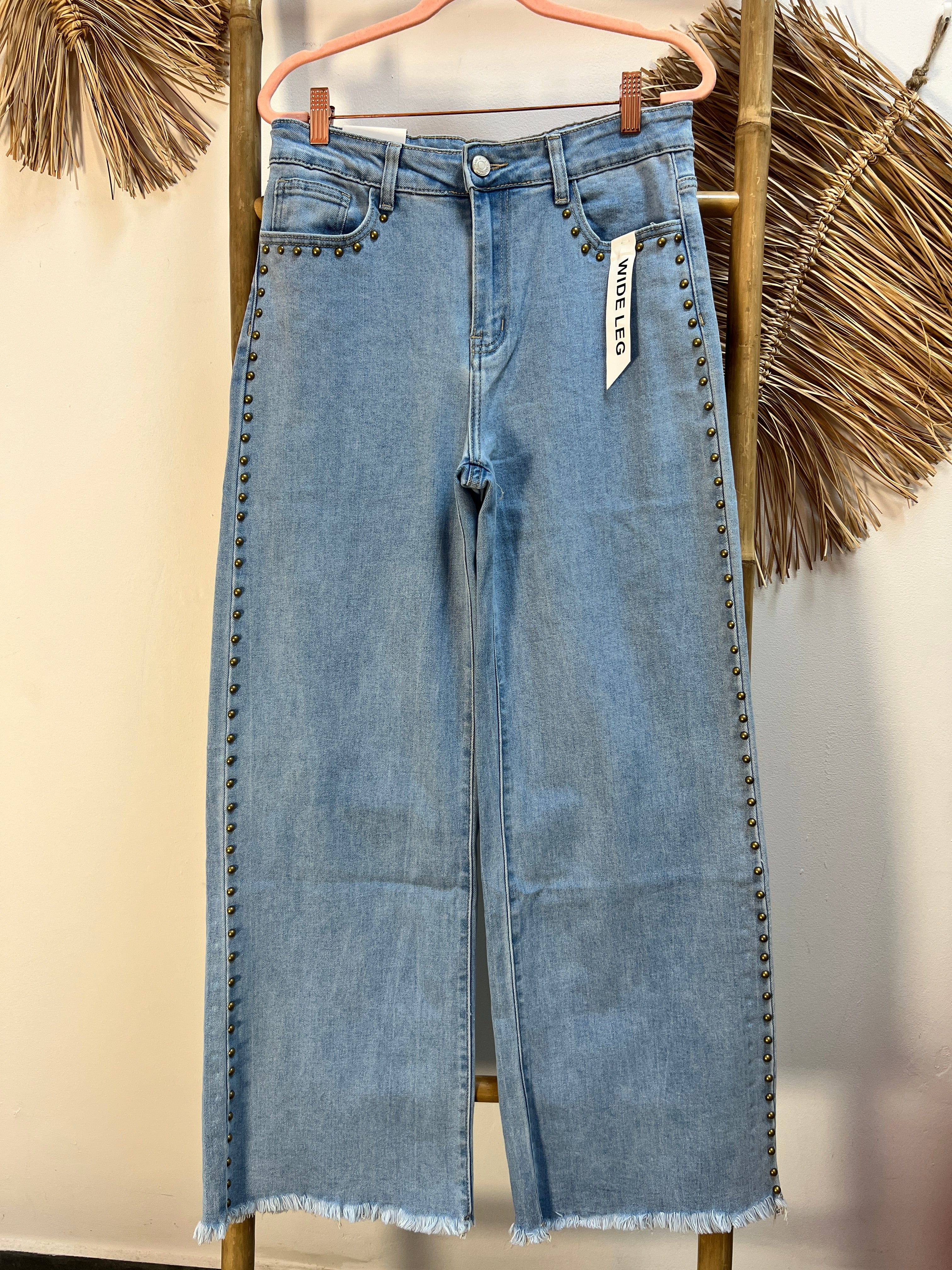 Jeans clarito tachuelas