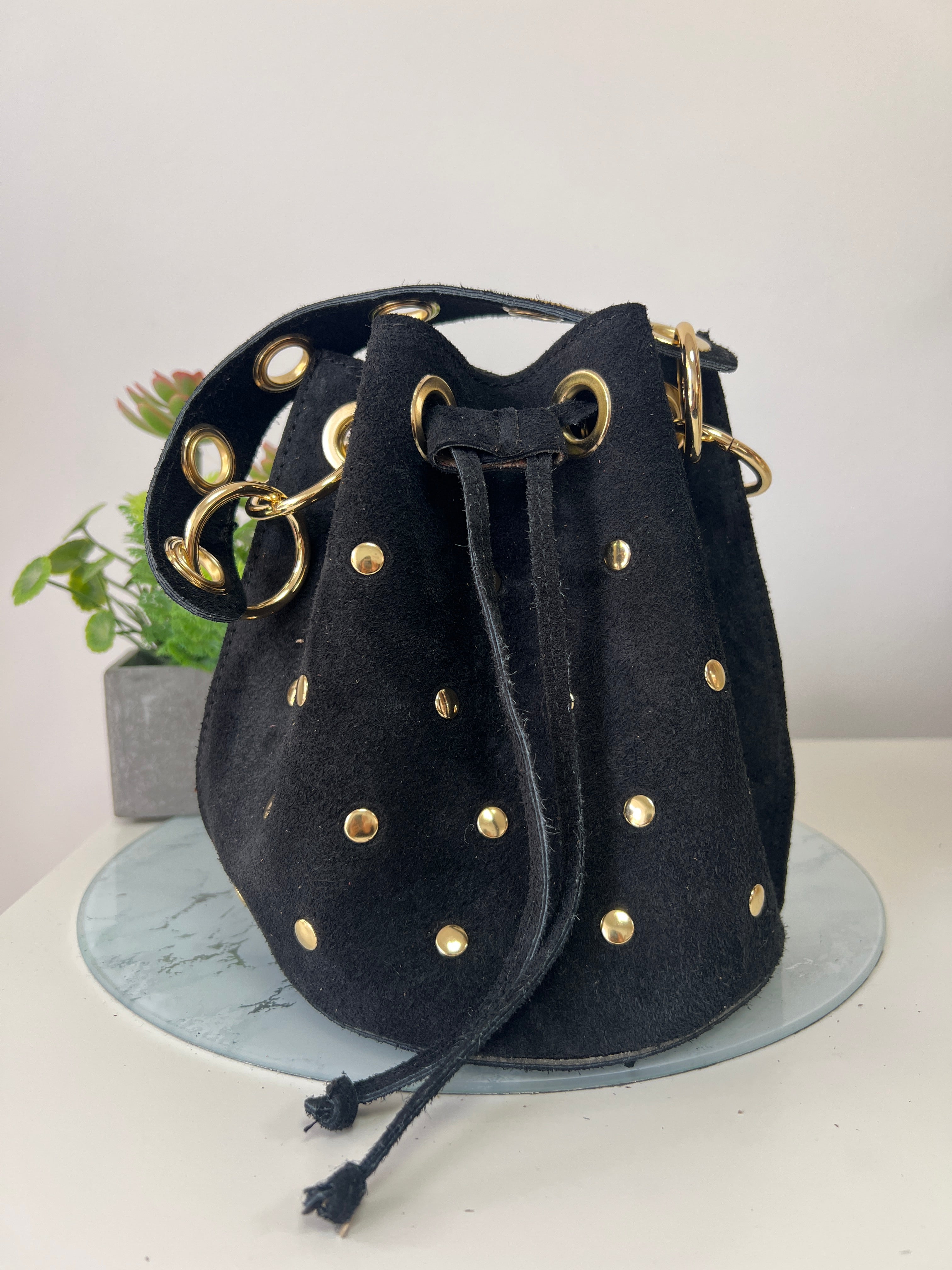 Bolso bombonera tachuelas glam