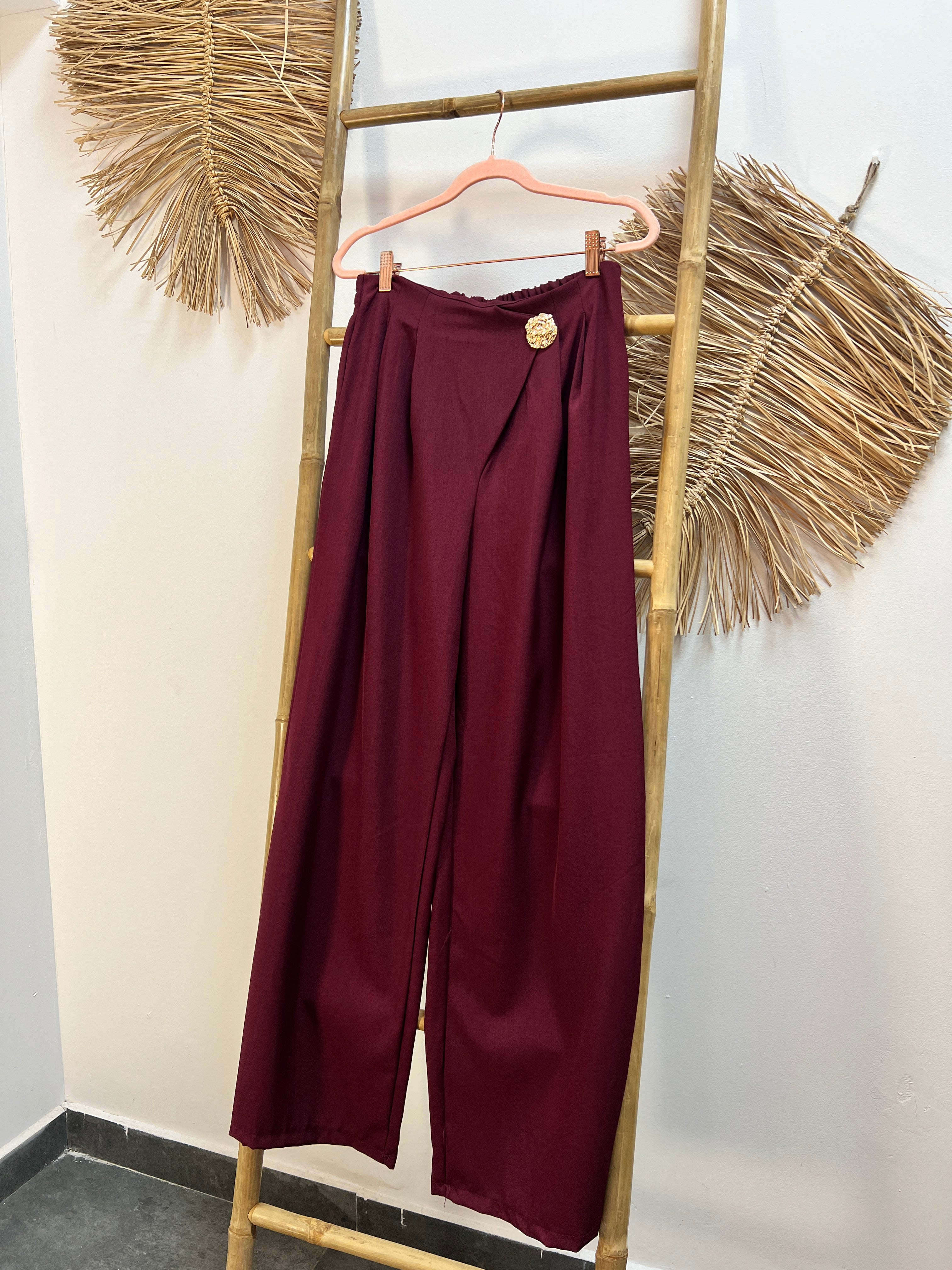 Pantalón botón dorado