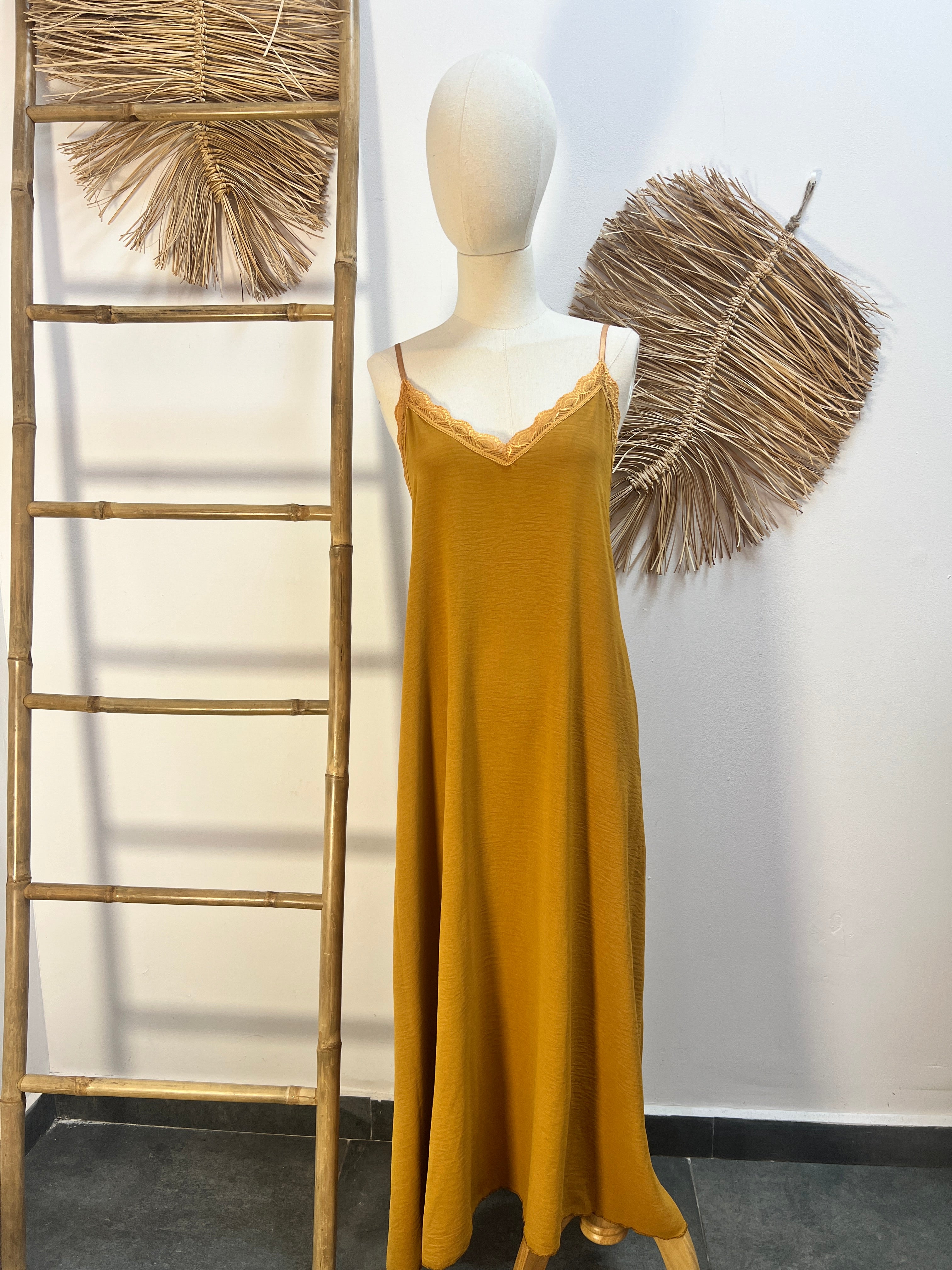 Vestido tirantes mostaza