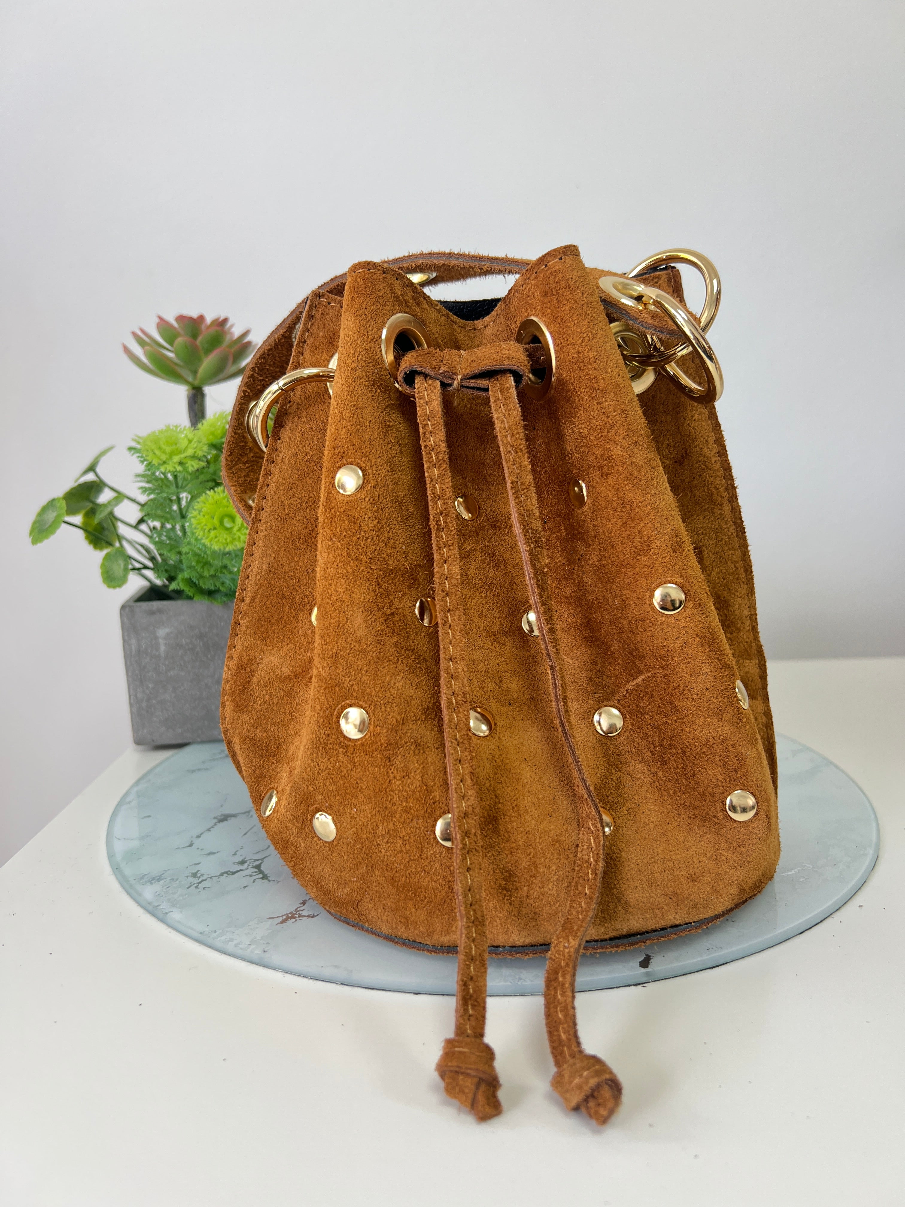 Bolso bombonera tachuelas glam