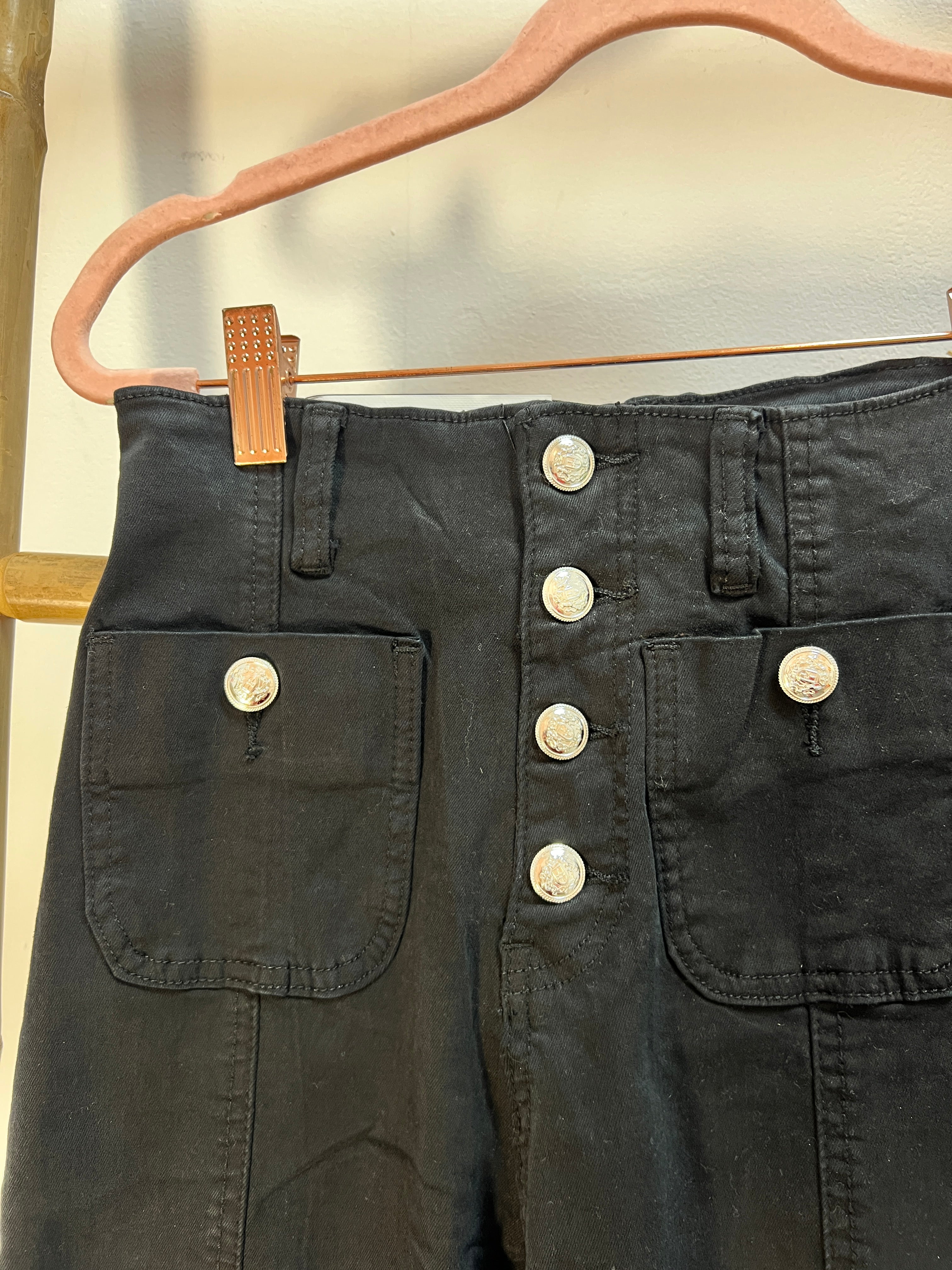 Jeans negros botones