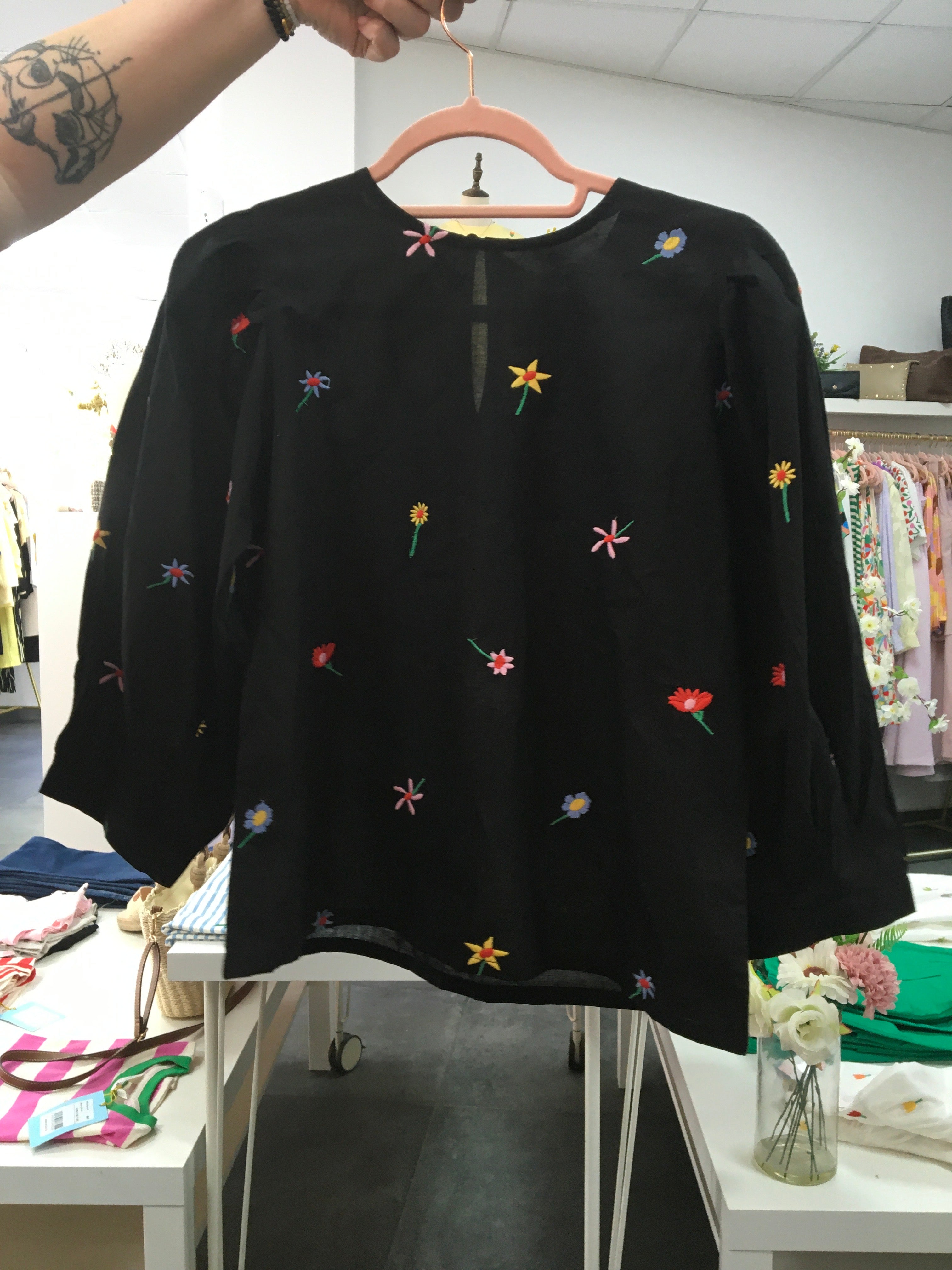 Blusa flor bordada Compañía Fantástica