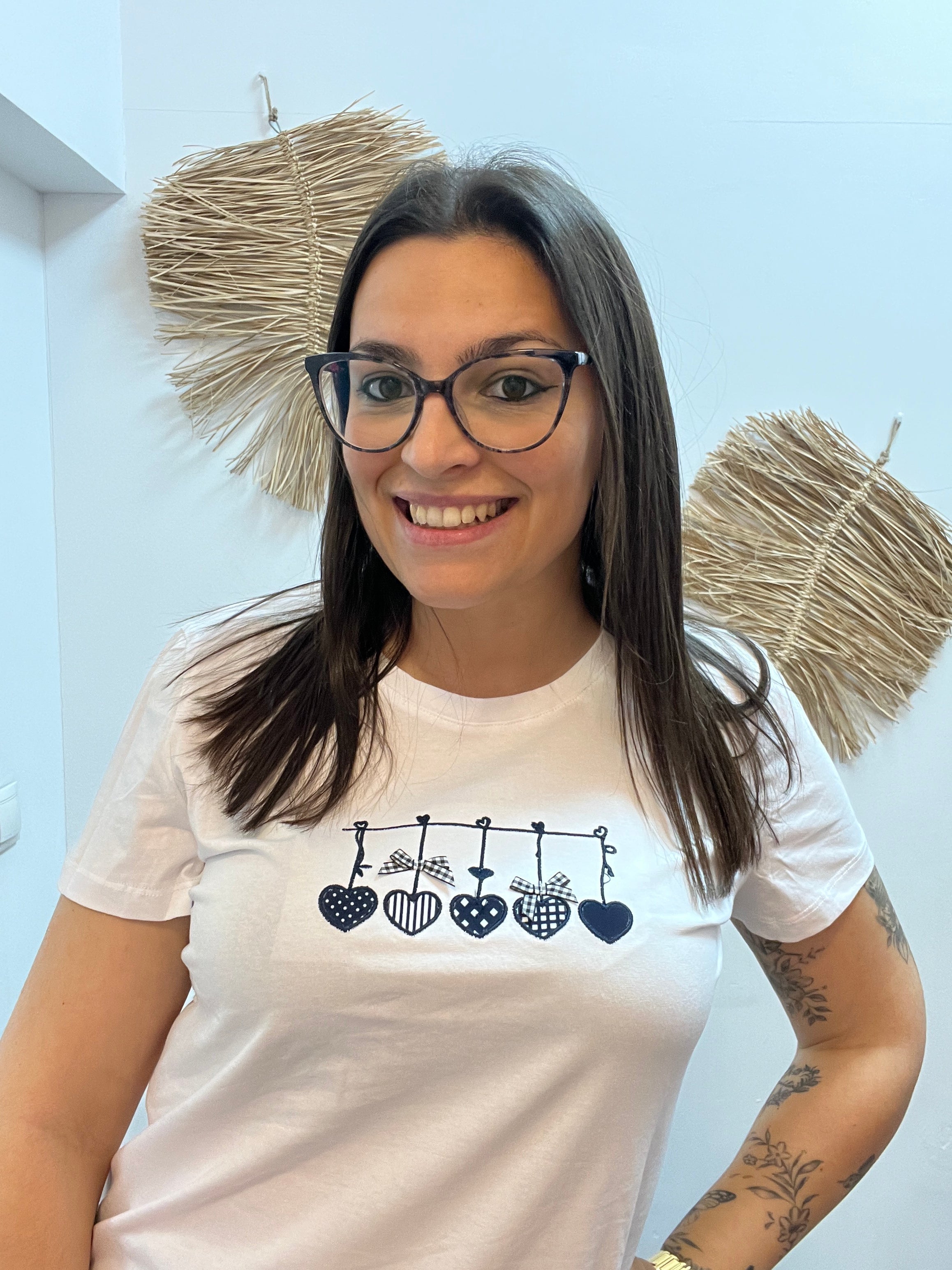 Camiseta cuerda corazones