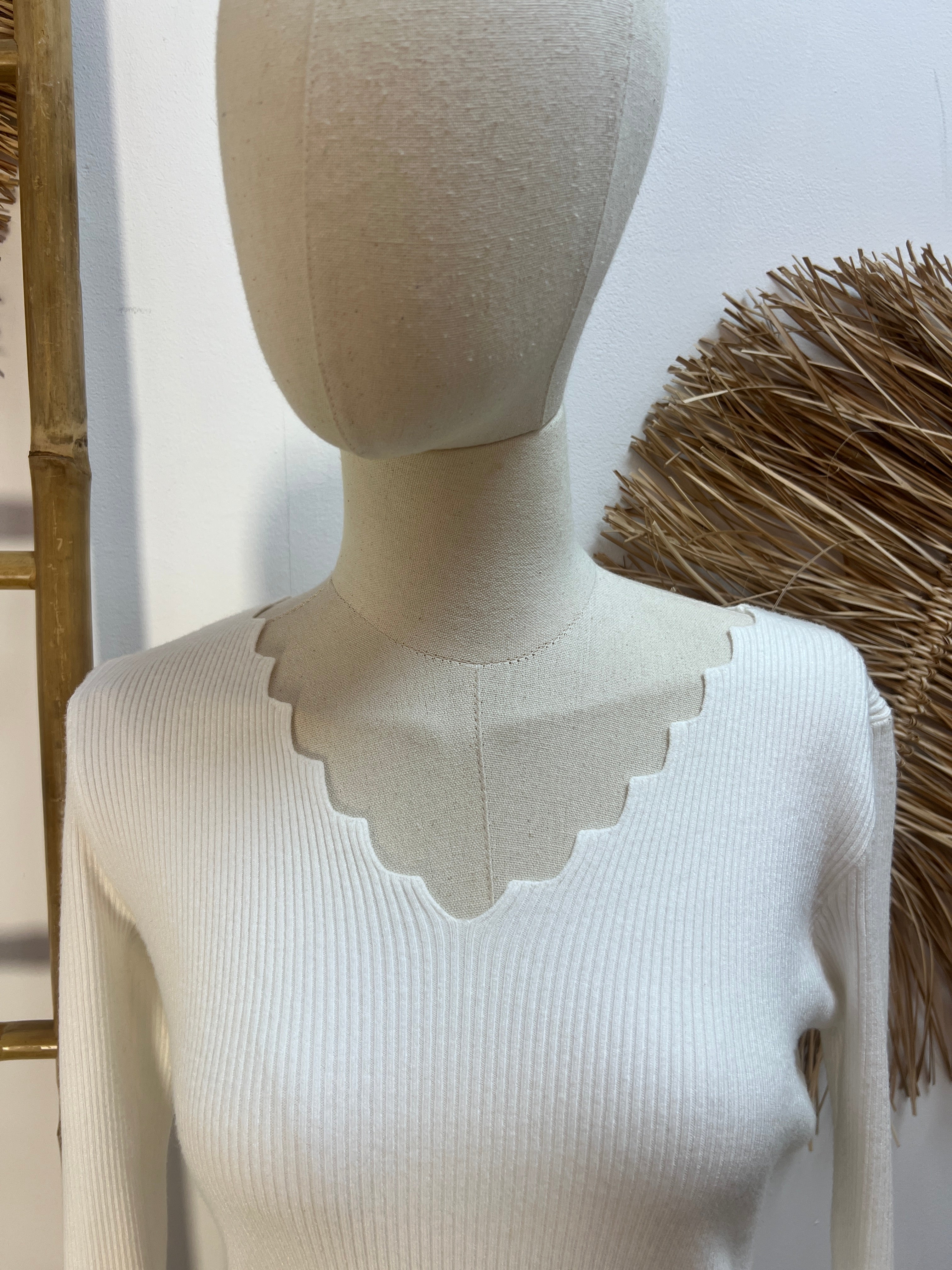 Jersey canalé blanco cuello pico