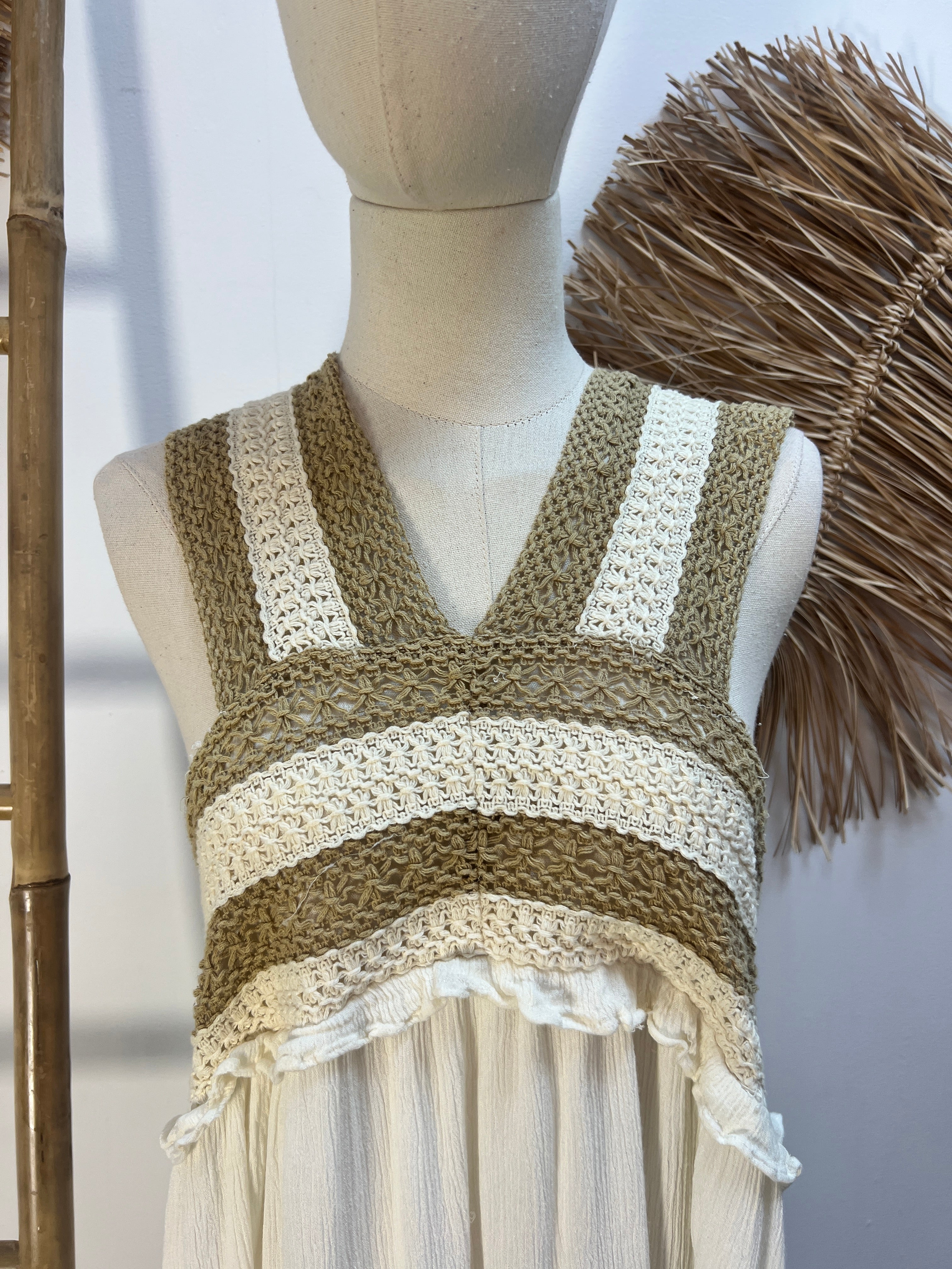 Vestido con crochet en el pecho