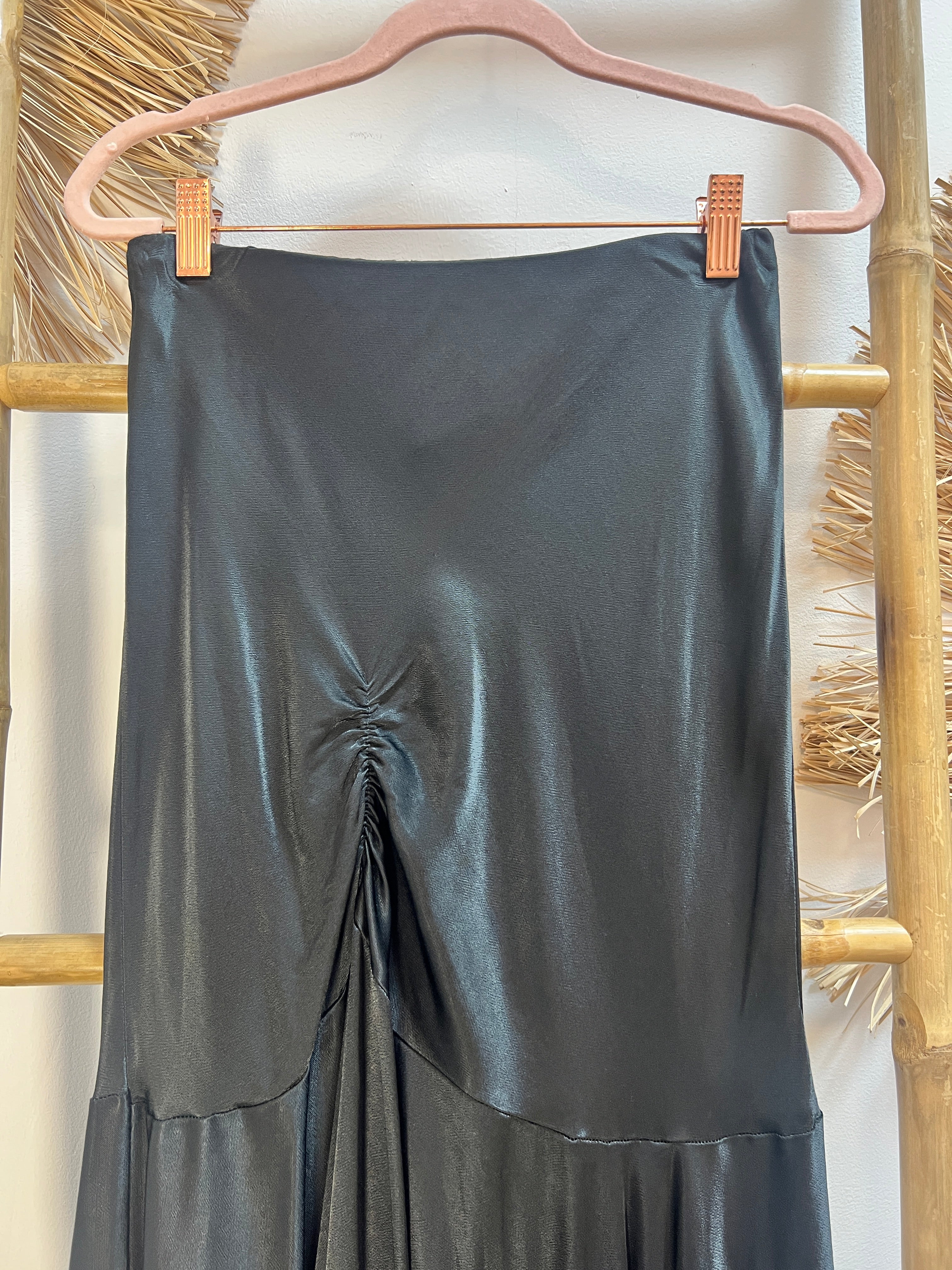 Falda satén abanico