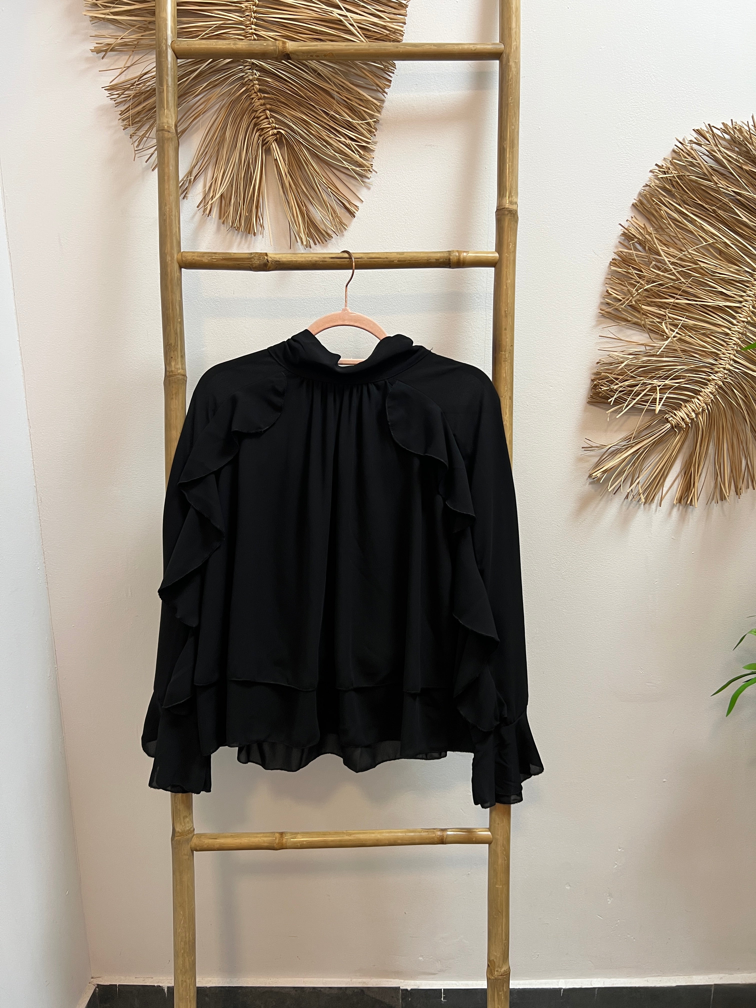 Blusa volantes negra