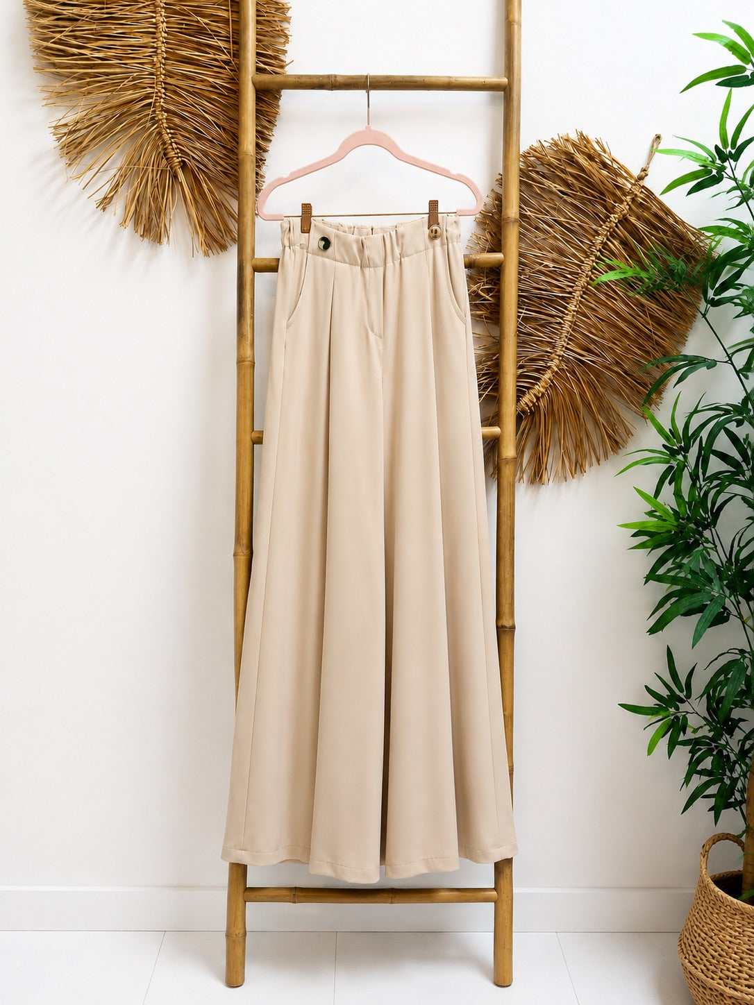 PANTALON SUELTO DETALLE BOTON